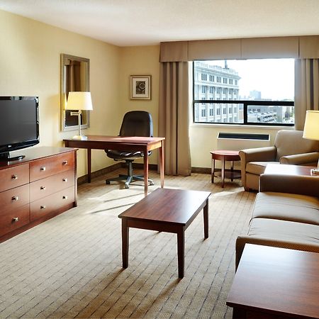 Holiday Inn & Suites Winnipeg Downtown By Ihg Exterior photo