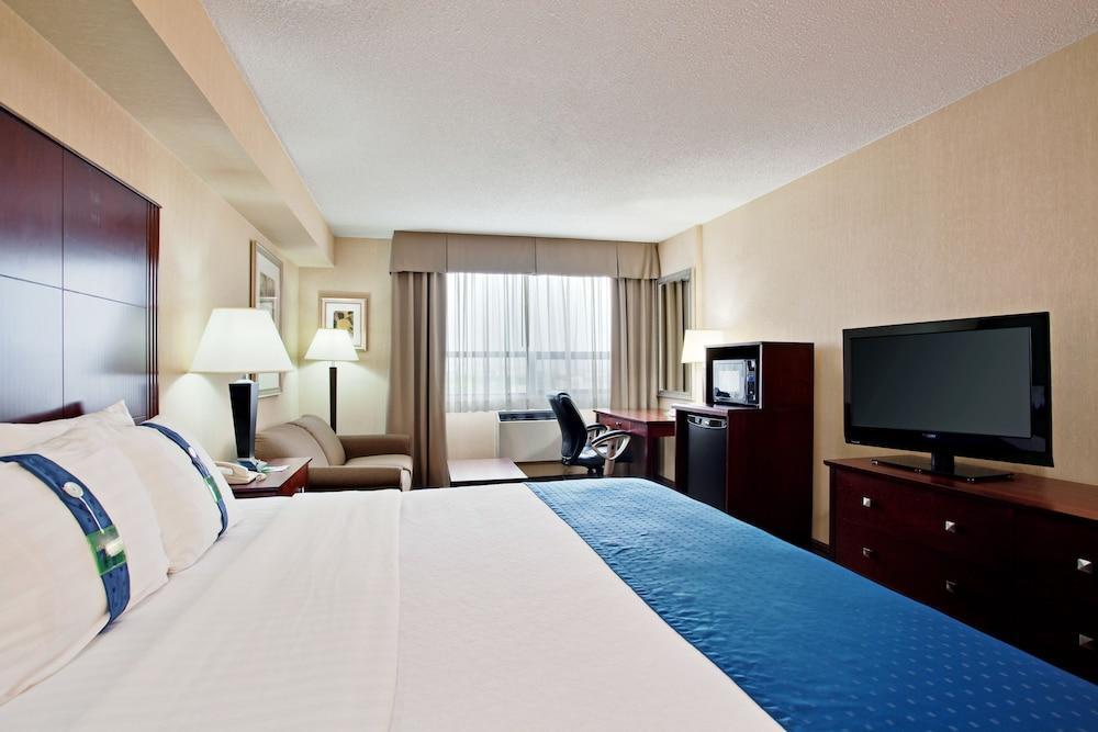 Holiday Inn & Suites Winnipeg Downtown By Ihg Exterior photo