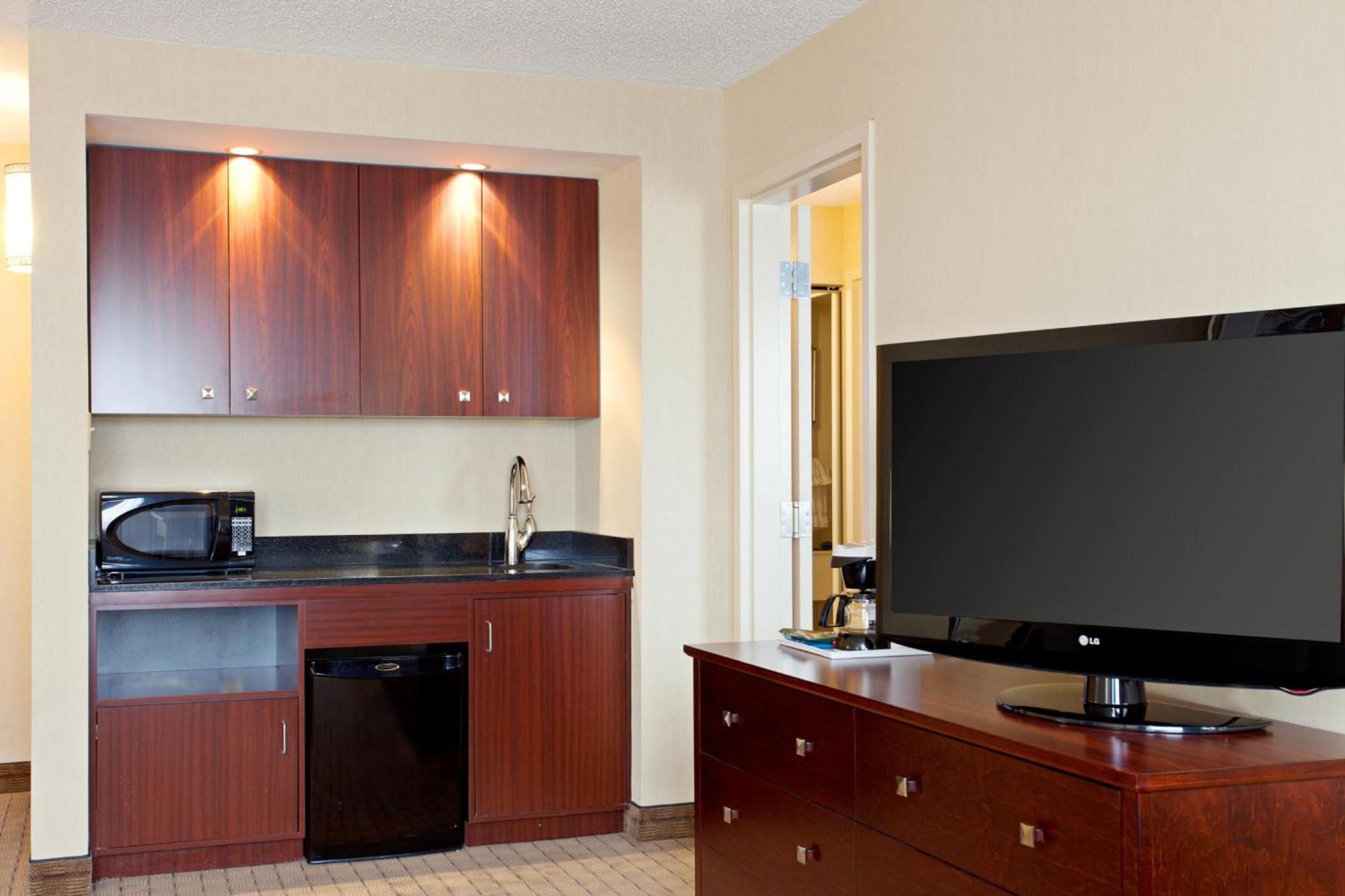 Holiday Inn & Suites Winnipeg Downtown By Ihg Exterior photo