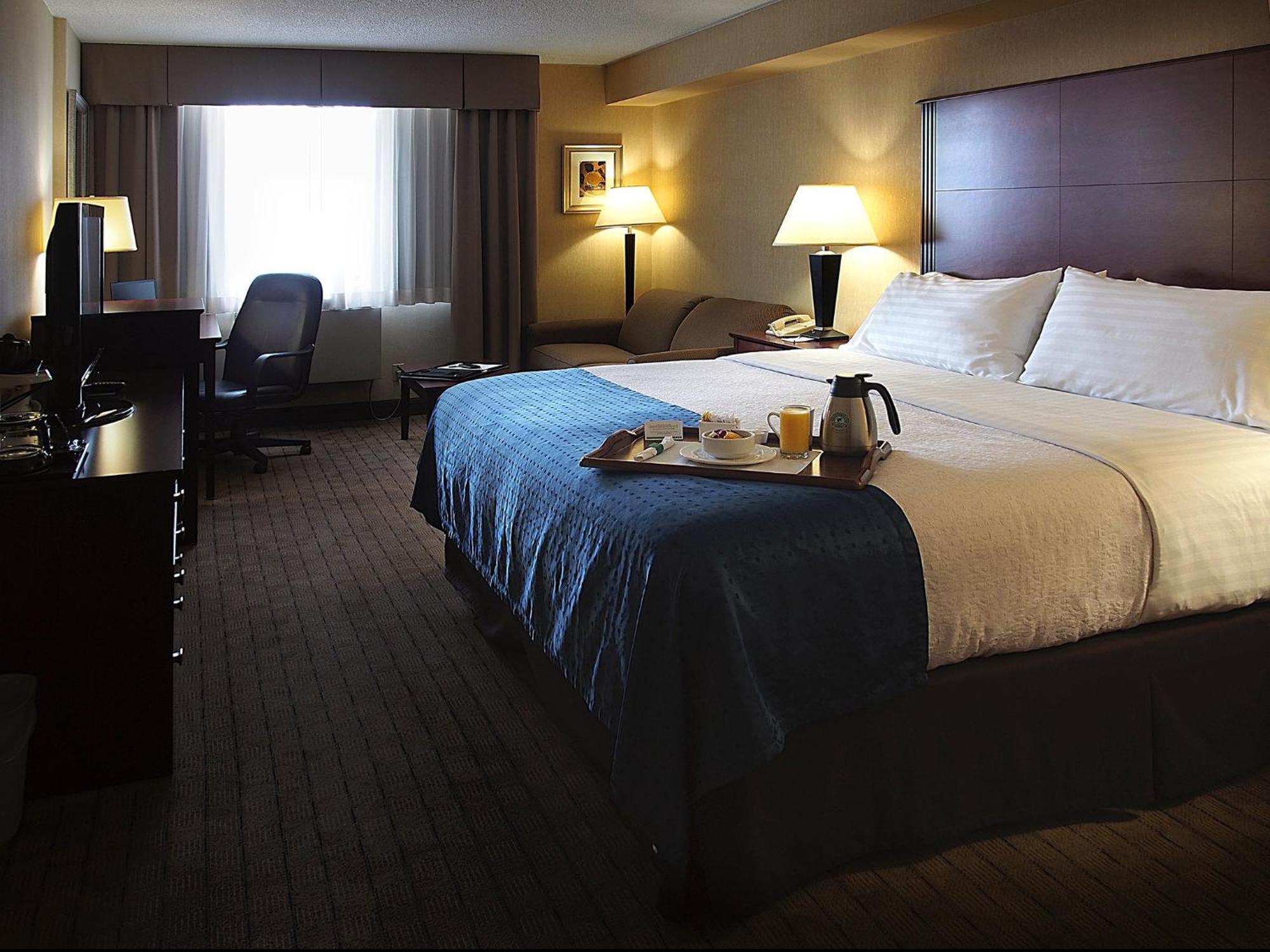 Holiday Inn & Suites Winnipeg Downtown By Ihg Exterior photo