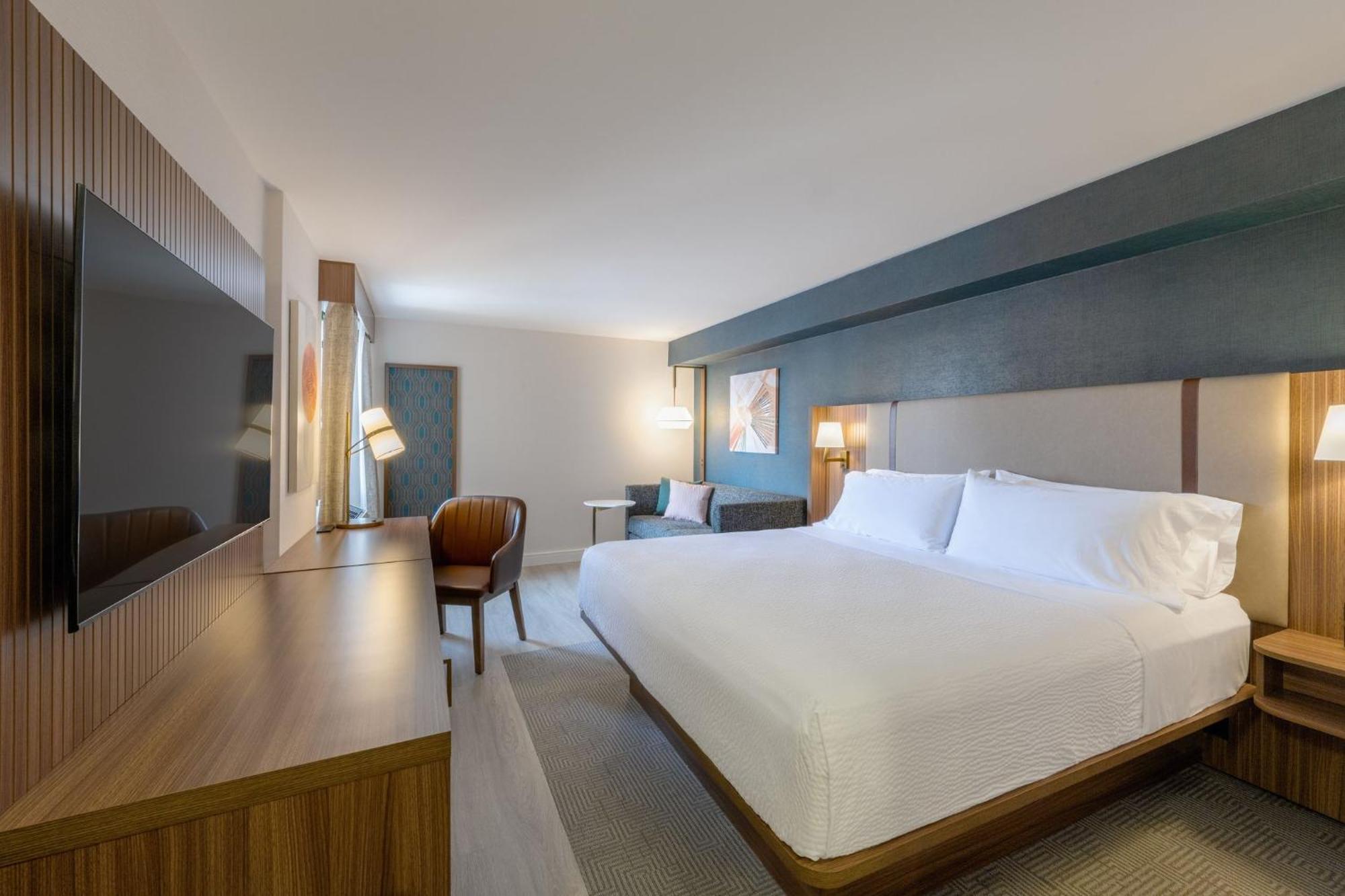 Holiday Inn & Suites Winnipeg Downtown By Ihg Exterior photo