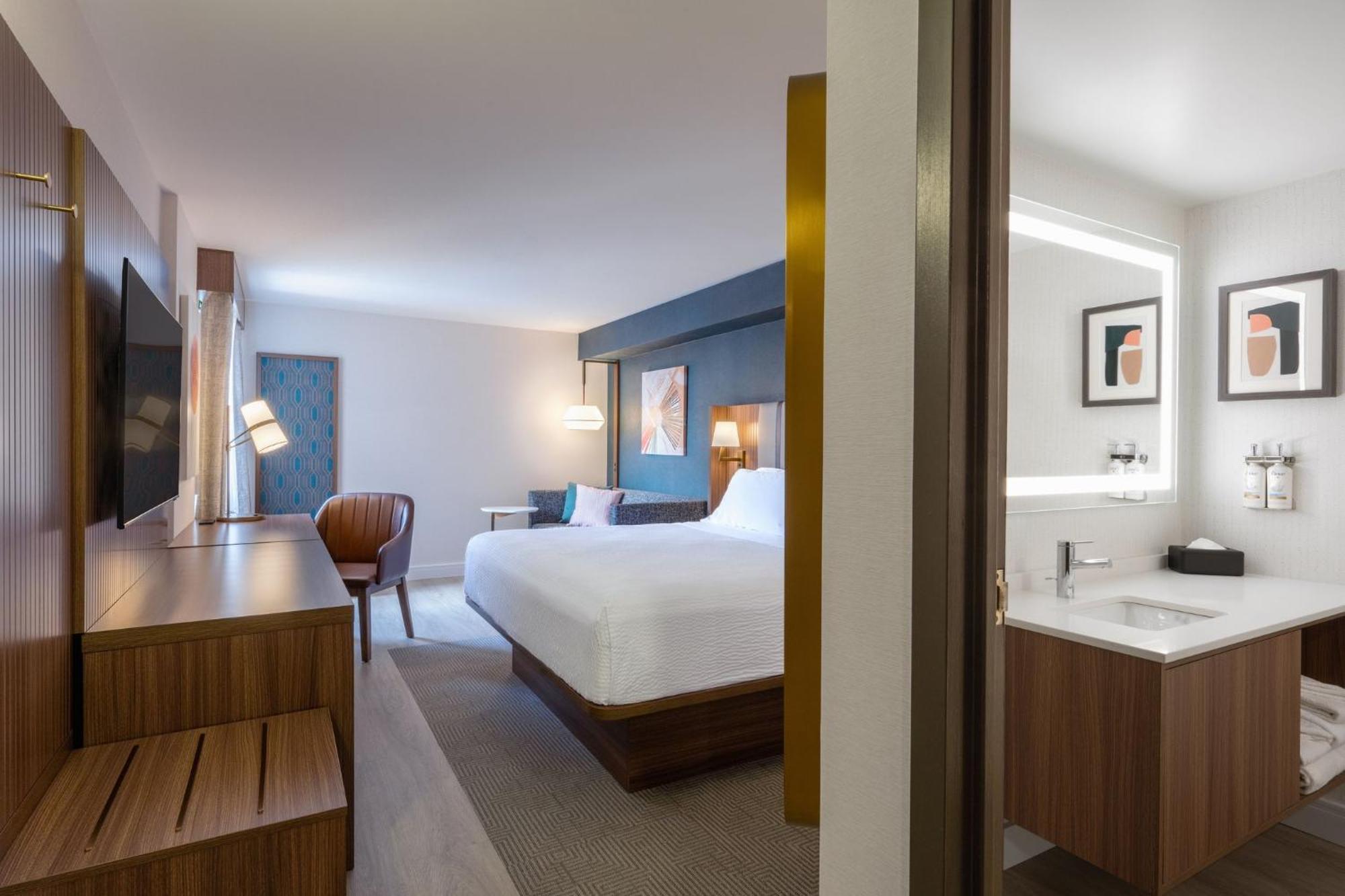 Holiday Inn & Suites Winnipeg Downtown By Ihg Exterior photo