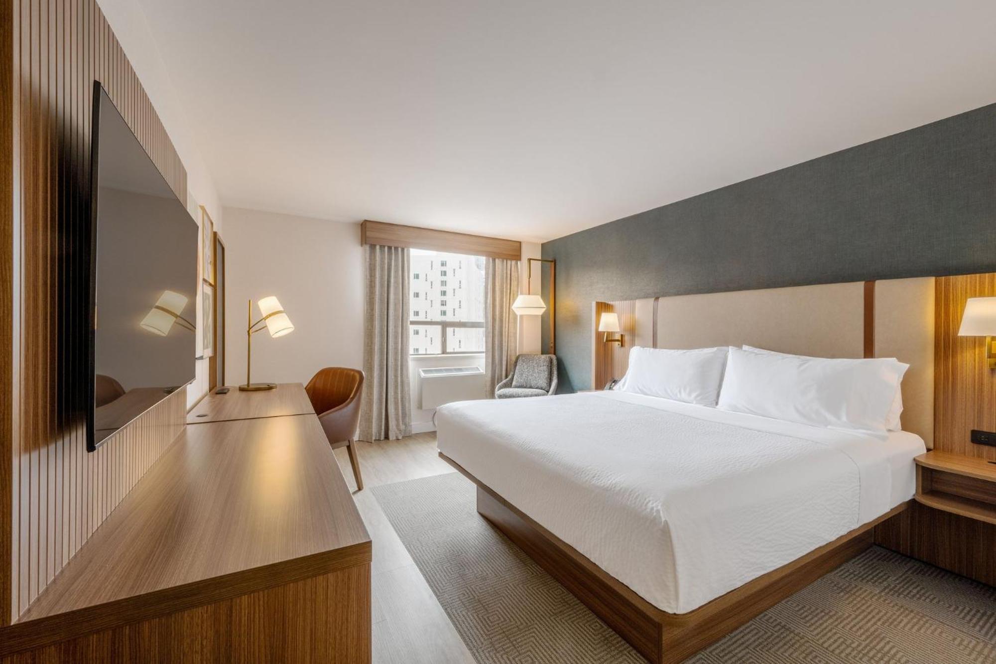Holiday Inn & Suites Winnipeg Downtown By Ihg Exterior photo