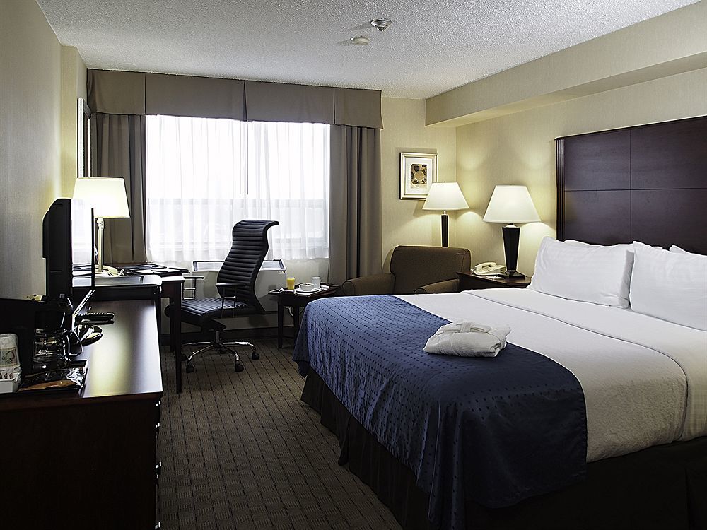 Holiday Inn & Suites Winnipeg Downtown By Ihg Exterior photo