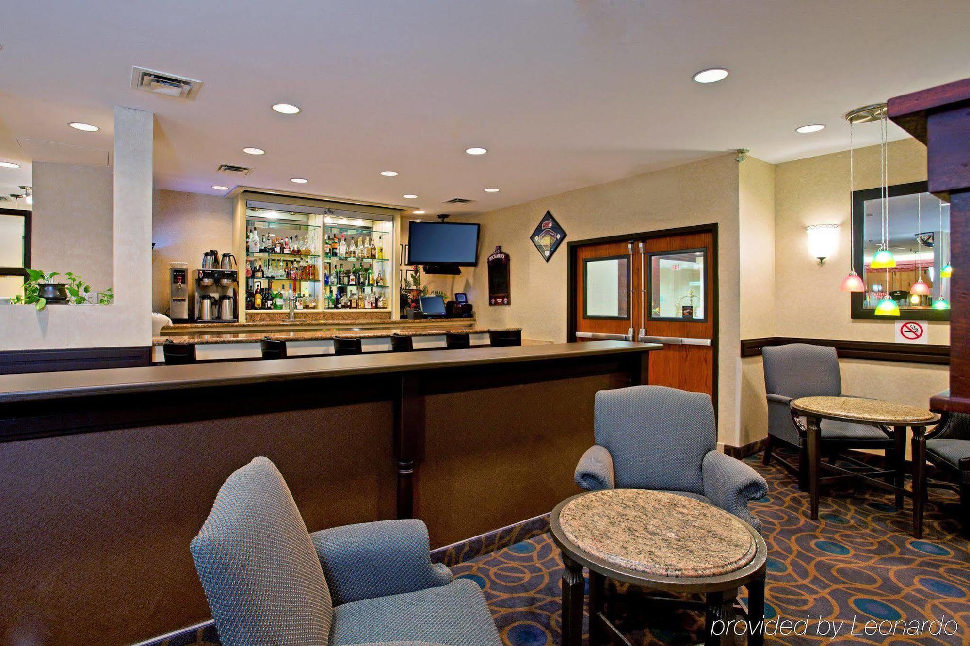 Holiday Inn & Suites Winnipeg Downtown By Ihg Exterior photo