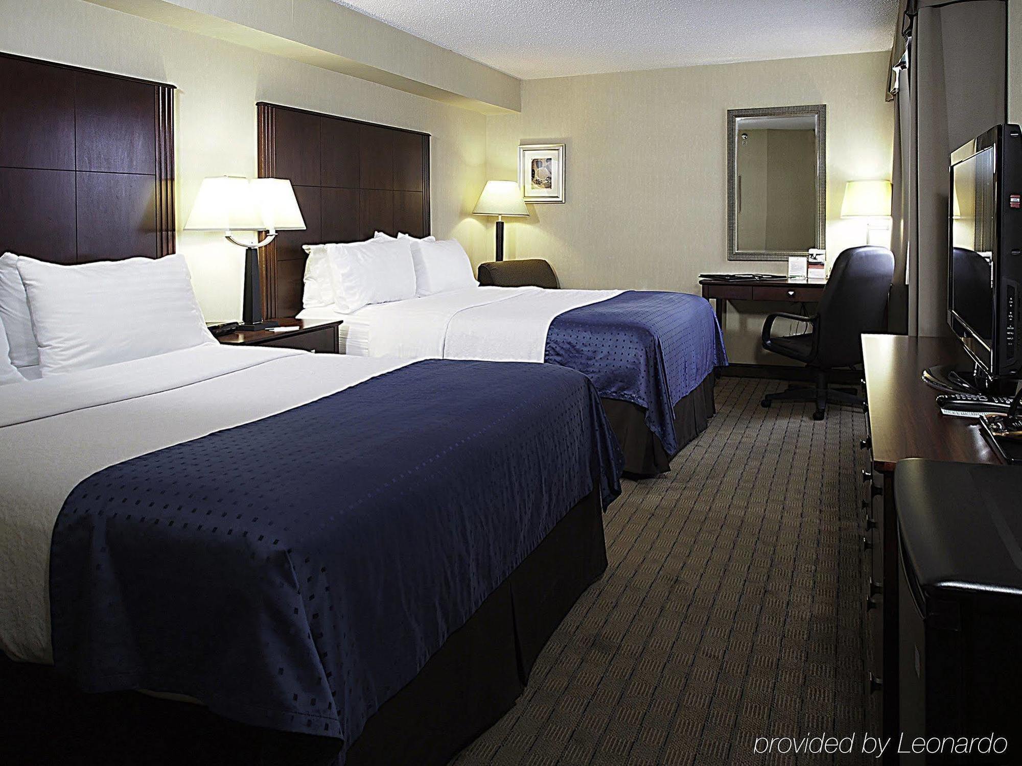 Holiday Inn & Suites Winnipeg Downtown By Ihg Exterior photo